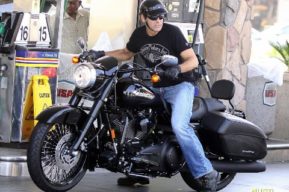 George Clooney y Jim Caviezel sufren accidentes de moto