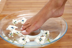 La french pedicure está de moda