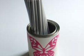 Convierte las latas de conserva en originales lapiceros
