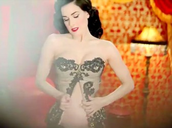 dita-von-teese-renault-clio