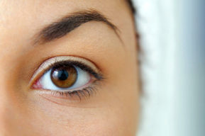 La mejor forma de aplicar el contorno de ojos