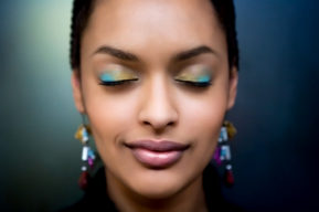 Sombra de ojos, dos colores para un maquillaje en Navidad
