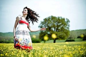 mujer en el campo