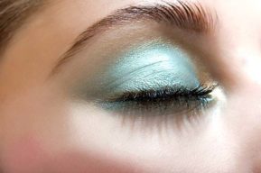 El color turquesa para la sombra de ojos