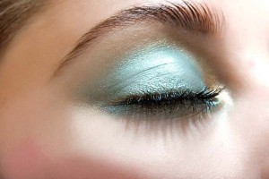 maquillaje azul ojos