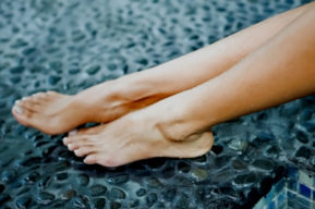 La depilación de los vellos de los pies