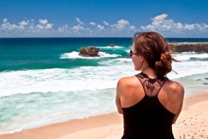 mujer en la playa