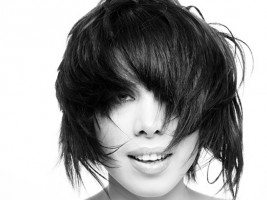 Mujer con el pelo seco