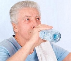 No beber suficiente lúquido es perjudicial para la salud de nuestros mayores