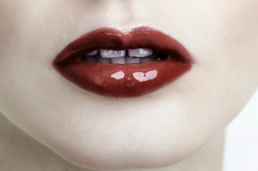 El gloss un producto de maquillaje indispensable para la mujer