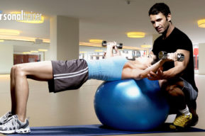 Cómo tener un cuerpo perfecto todo el año con la ayuda de un entrenador personal