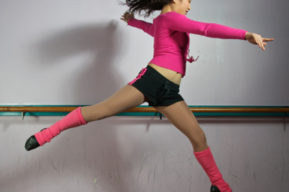 La barra de ballet para un cuerpo tonificado