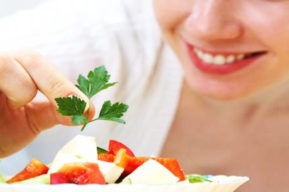 Los alimentos que se deben comer y evitar durante la menstruación