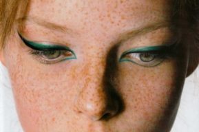Maquillaje labios y ojos en primer plano