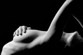 La reducción del pecho en cirugía estética