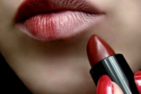 Corregir las imperfecciones de los labios con el maquillaje