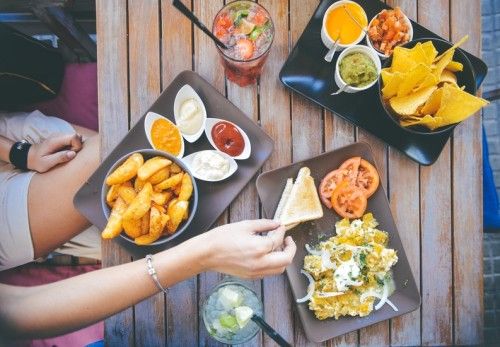 Cómo organizar una comida en el jardín