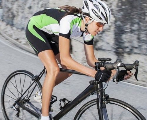 Mujer en bicicleta