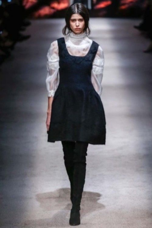 vestido-y-botas-ante-alberta-ferretti