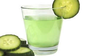 El agua de pepino, una bebida desintoxicante diurética y adelgazante