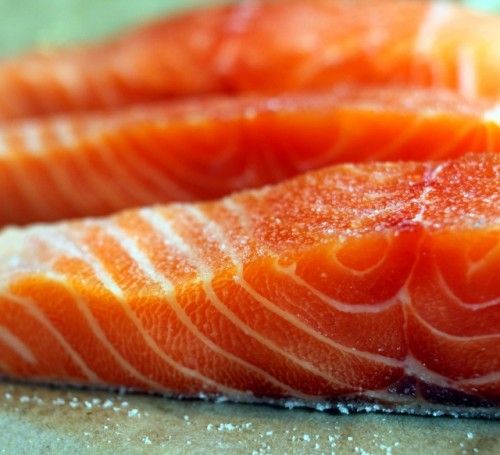 Salmón crudo