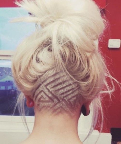 undercut-tatuaje-en-cabello-rubio