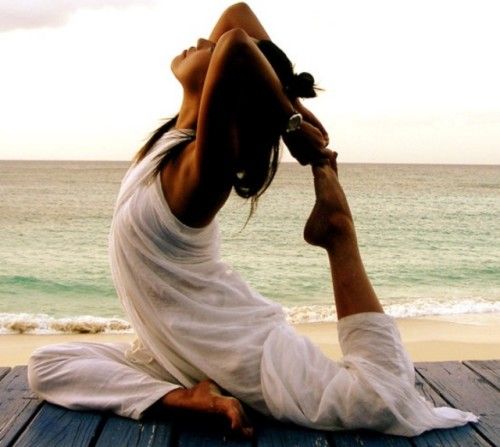 Mujer haciendo yoga
