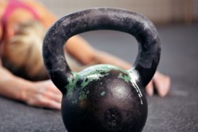 ¿Cómo utilizar los kettlebells en musculación?