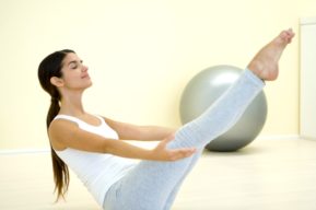 Ejercicios sencillos para trabajar los abdominales y los glúteos