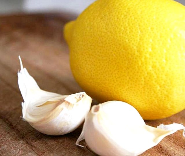 Dientes de ajo y limón