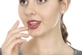 Cómo disimular el vello facial con decoloración