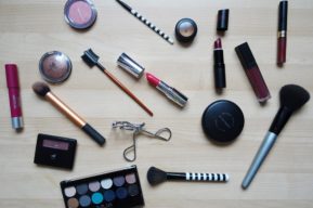 Productos básicos que no deben faltar en tu estuche de maquillaje
