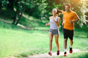 Practicar deporte en pareja, el secreto para acercarse más