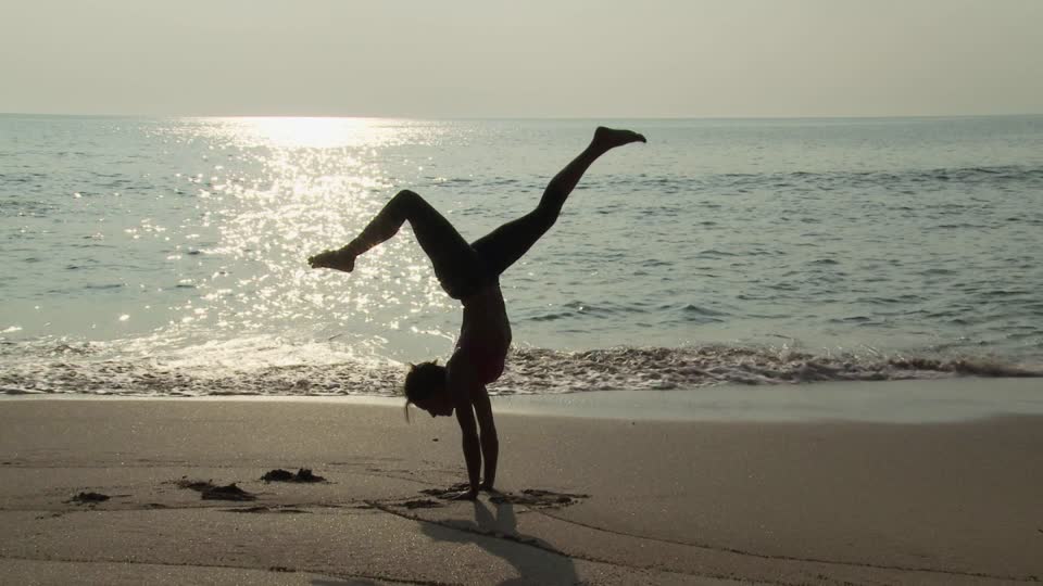 Mujer practicando yoga
