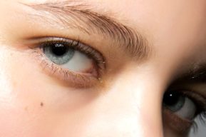 Consejos prácticos y sencillos para eliminar las bolsas de debajo de los ojos