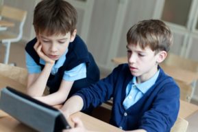 Cuidar a niños y adolescentes de los riesgos de Internet